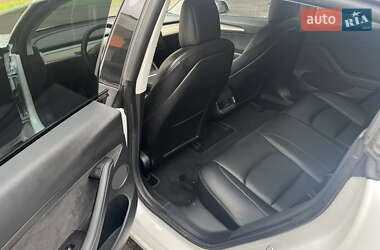 Седан Tesla Model 3 2022 в 