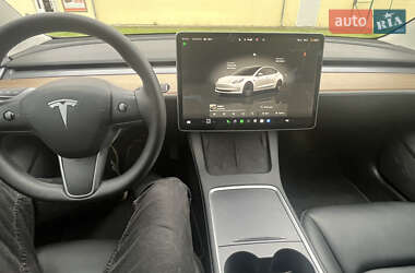 Седан Tesla Model 3 2022 в 