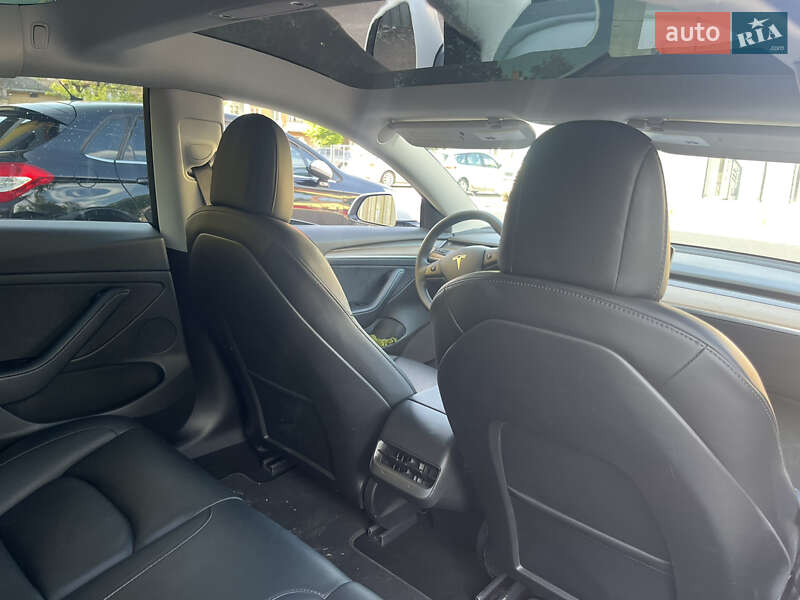 Седан Tesla Model 3 2022 в Самборі