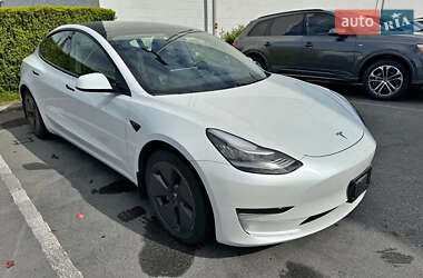 Лифтбек Tesla Model 3 2021 в 