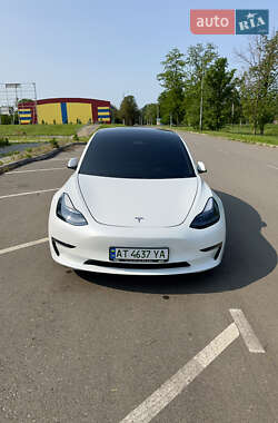 Седан Tesla Model 3 2022 в 