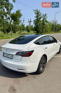 Седан Tesla Model 3 2022 в 
