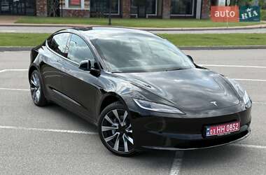 Седан Tesla Model 3 2024 в 