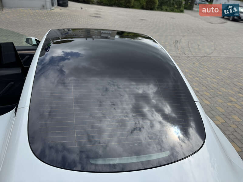 Седан Tesla Model 3 2022 в Львове