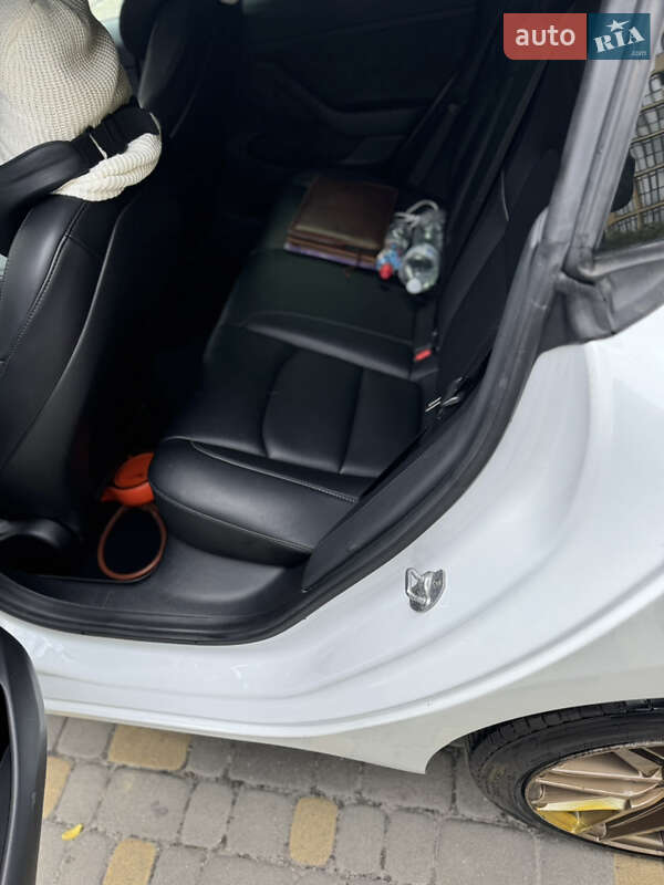 Седан Tesla Model 3 2022 в Львове