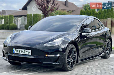 Седан Tesla Model 3 2019 в 