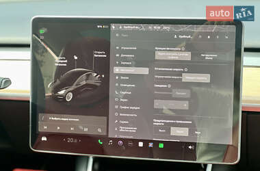 Седан Tesla Model 3 2019 в 
