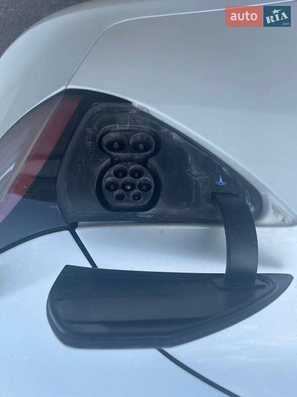Седан Tesla Model 3 2019 в Березному