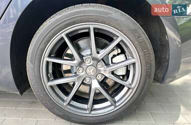 Седан Tesla Model 3 2023 в 
