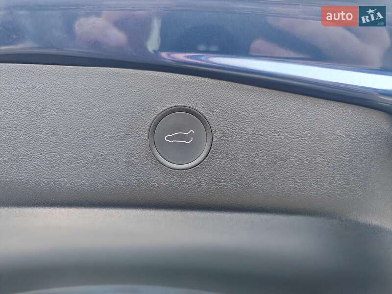 Седан Tesla Model 3 2021 в Дніпрі