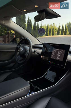Седан Tesla Model 3 2019 в 
