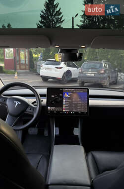 Седан Tesla Model 3 2019 в 