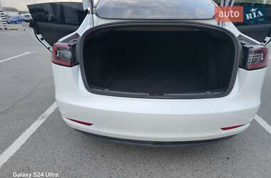 Седан Tesla Model 3 2019 в Миргороді