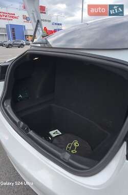 Седан Tesla Model 3 2019 в Миргороді