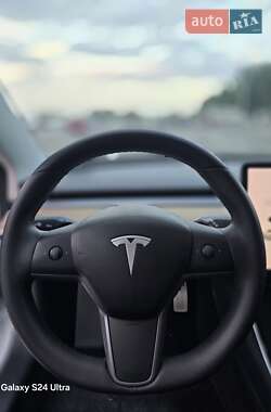 Седан Tesla Model 3 2019 в Миргороді