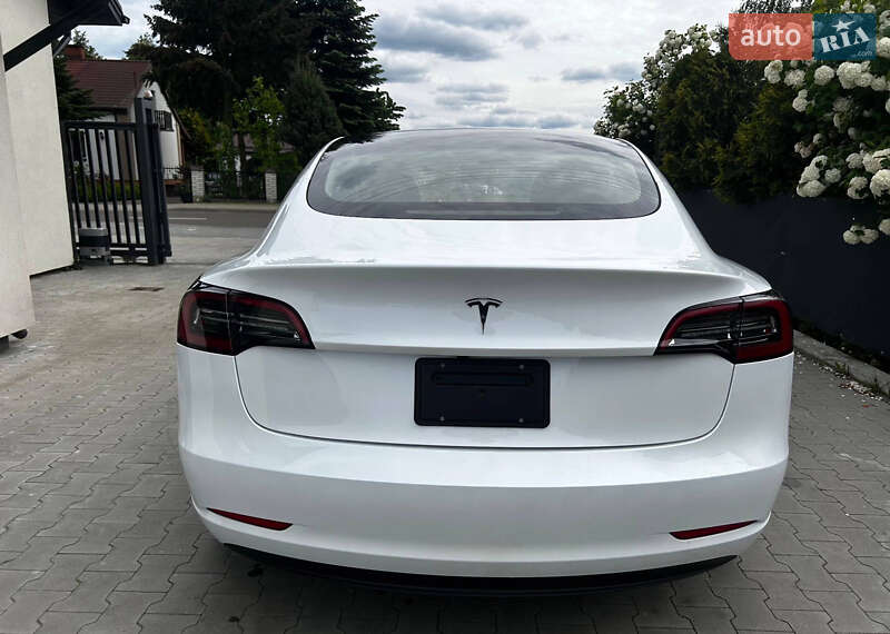 Седан Tesla Model 3 2021 в Бориславе