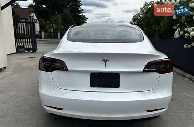 Седан Tesla Model 3 2021 в 