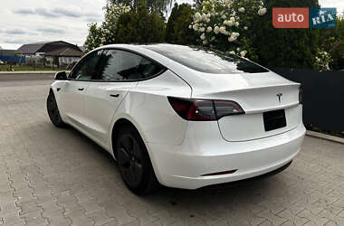 Седан Tesla Model 3 2021 в 