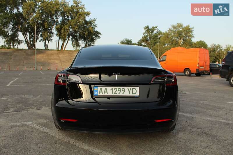 Седан Tesla Model 3 2019 в Києві