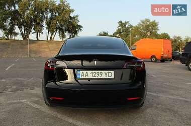 Седан Tesla Model 3 2019 в 