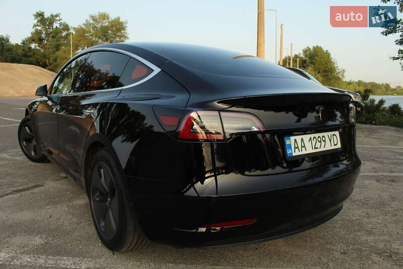 Седан Tesla Model 3 2019 в Києві