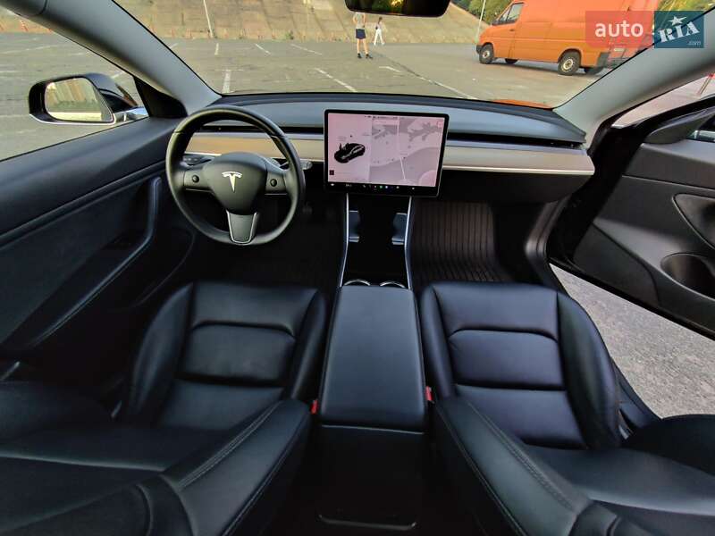 Седан Tesla Model 3 2019 в Києві