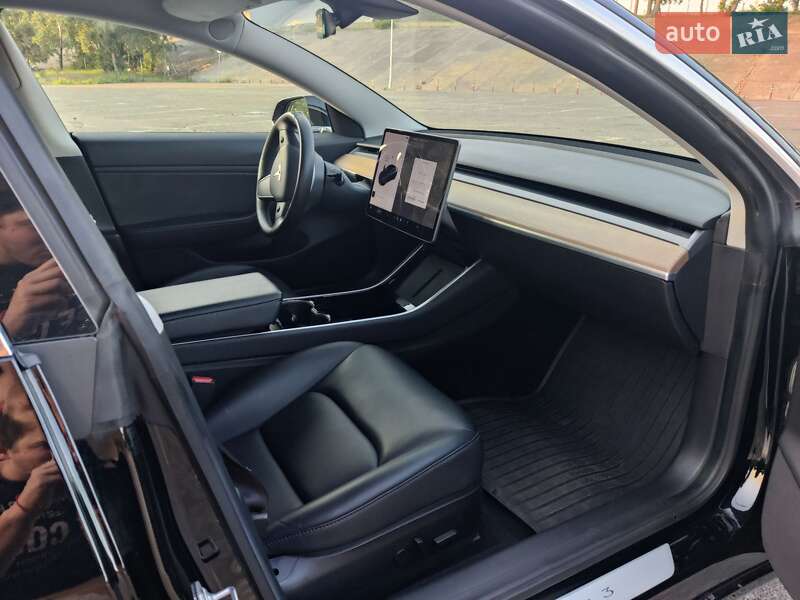 Седан Tesla Model 3 2019 в Києві
