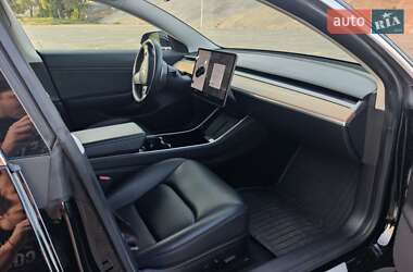 Седан Tesla Model 3 2019 в 