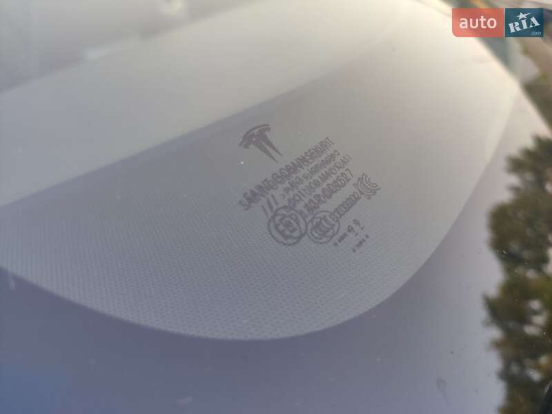 Седан Tesla Model 3 2019 в Києві