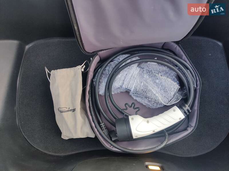 Седан Tesla Model 3 2019 в Києві