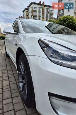 Седан Tesla Model 3 2020 в 