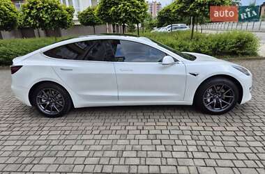 Седан Tesla Model 3 2020 в 