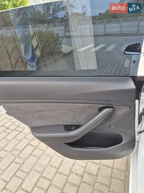 Седан Tesla Model 3 2020 в Івано-Франківську