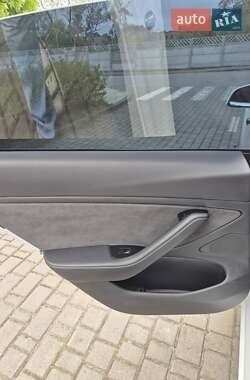 Седан Tesla Model 3 2020 в 