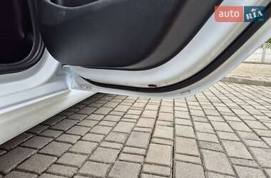 Седан Tesla Model 3 2020 в 