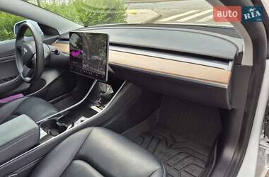 Седан Tesla Model 3 2020 в 