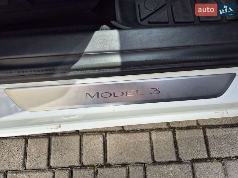 Седан Tesla Model 3 2020 в Івано-Франківську