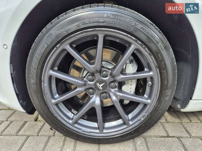Седан Tesla Model 3 2020 в Івано-Франківську