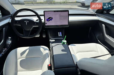 Седан Tesla Model 3 2021 в 