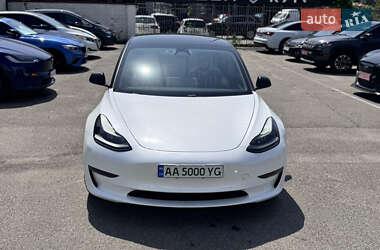 Седан Tesla Model 3 2021 в 