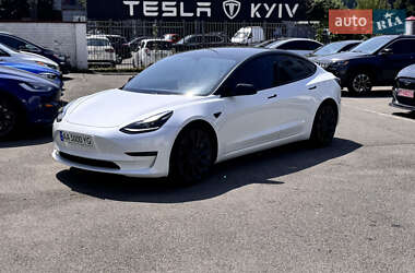 Седан Tesla Model 3 2021 в 