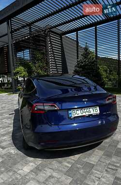 Седан Tesla Model 3 2018 в Львове