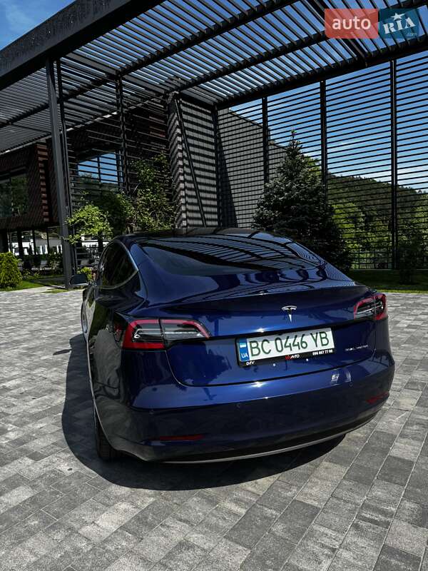 Седан Tesla Model 3 2018 в Львове