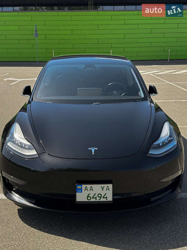Седан Tesla Model 3 2019 в Киеве