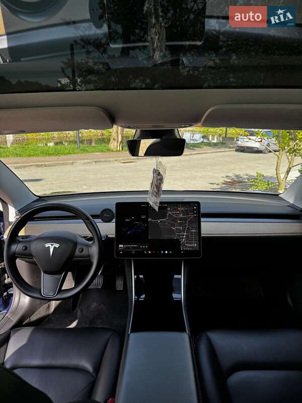 Седан Tesla Model 3 2018 в Львове
