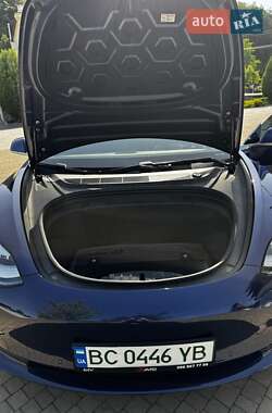 Седан Tesla Model 3 2018 в Львове