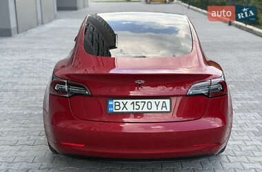 Седан Tesla Model 3 2021 в 