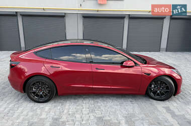 Седан Tesla Model 3 2021 в 