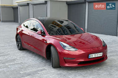 Седан Tesla Model 3 2021 в 