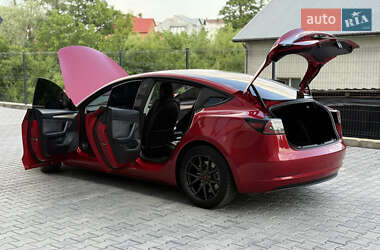 Седан Tesla Model 3 2021 в 